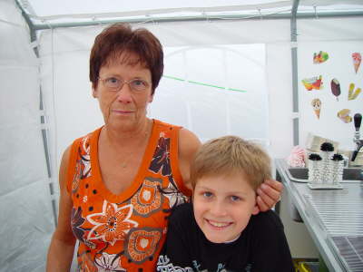 03.08.2007:  Marcel mit Oma