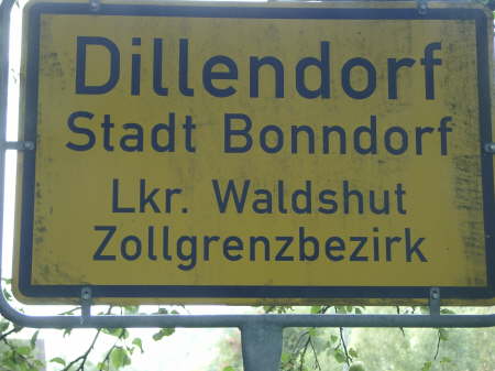 11.09.2004: Ortstafel: Dillendorf 