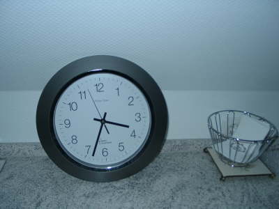 03.11.2003: Eine gespendete Funkuhr ...