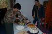 02.12.2006: Die Kuchentheke bestckt ...