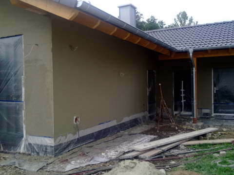 16.09.2010: Der Unterputz auen ist fertig.