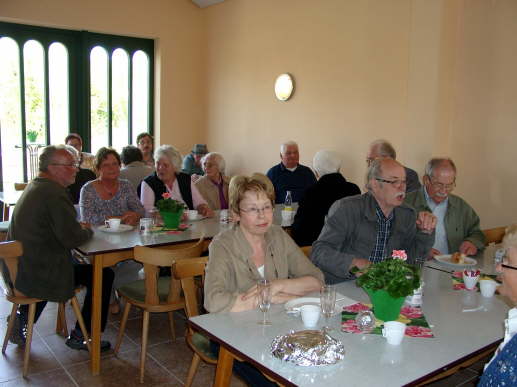 09.04.2011:  die Scheune fllt sich